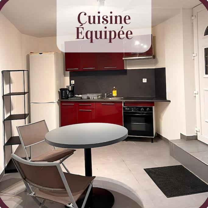 Appartement 2 Pieces Rdc En Duplex Vue Cour Parking Gratuit A 20Metres ロアンヌ エクステリア 写真